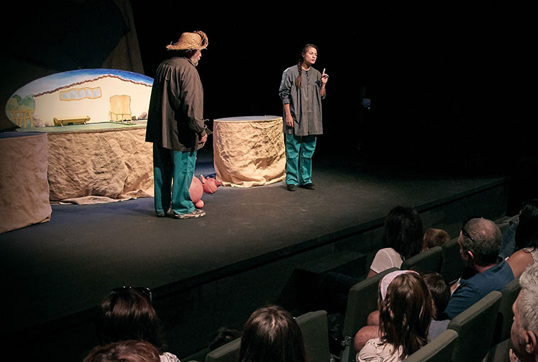 Representación de títeres en el Teatro Arbolé