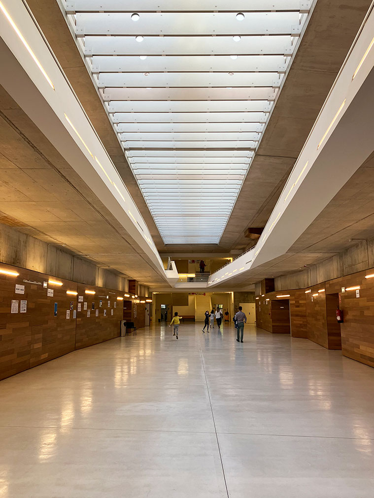 Interior de la Facultad de Educación de Zaragoza