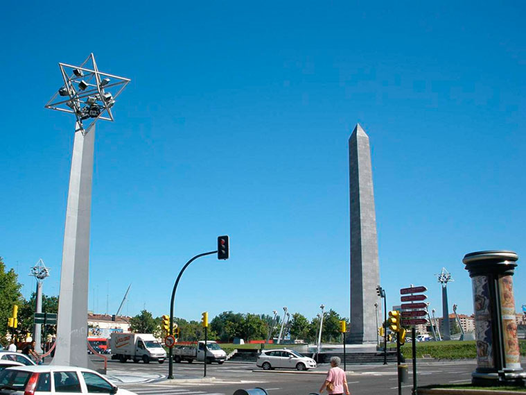 El obelisco de la Plaza de Europa