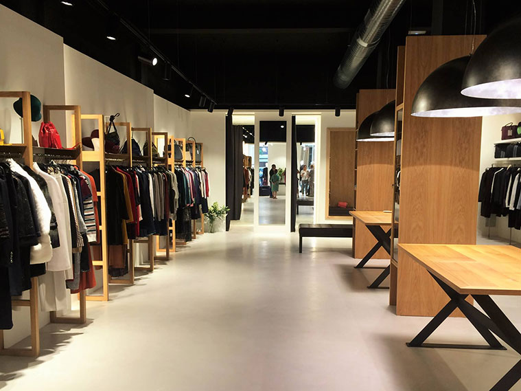 Asterisco es una tienda de diseño que ofrece moda tanto para hombres como para mujeres, con un fuerte énfasis en la distinción y la meticulosa atención al detalle