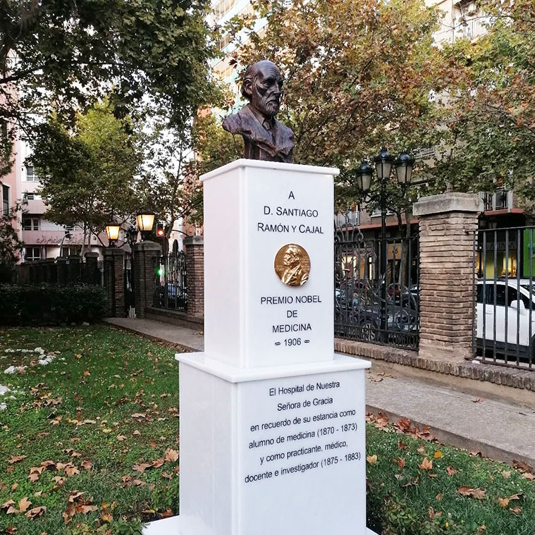 Busto del Premio Nobel de Medicina Santiago Ramón y Cajal en el Hospital Provincial de Zaragoza