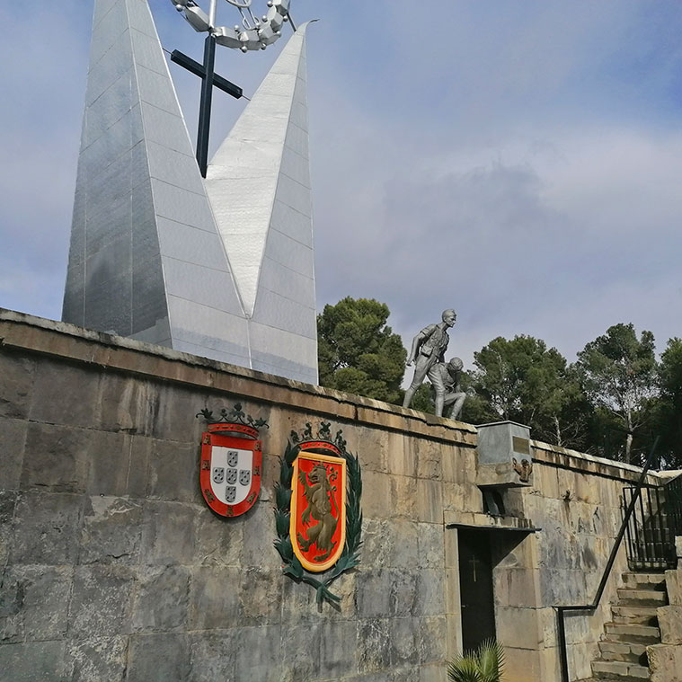 Monumento a la Legión en Zaragoza escultura de soldados legionario