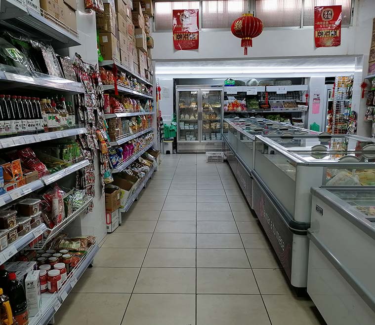 interior del en el Supermercado Chino de la Calle Unceta de  Zaragoza