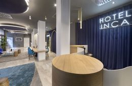 Diseño sofisticado y neones en el lobby del Hotel Boutique Inca