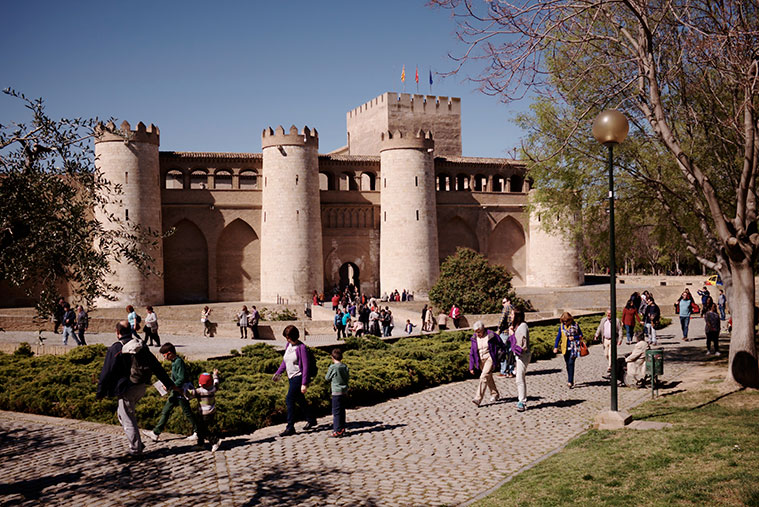 Los cuatro torreones de la muralla oriental del Palacio de la Aljafería
