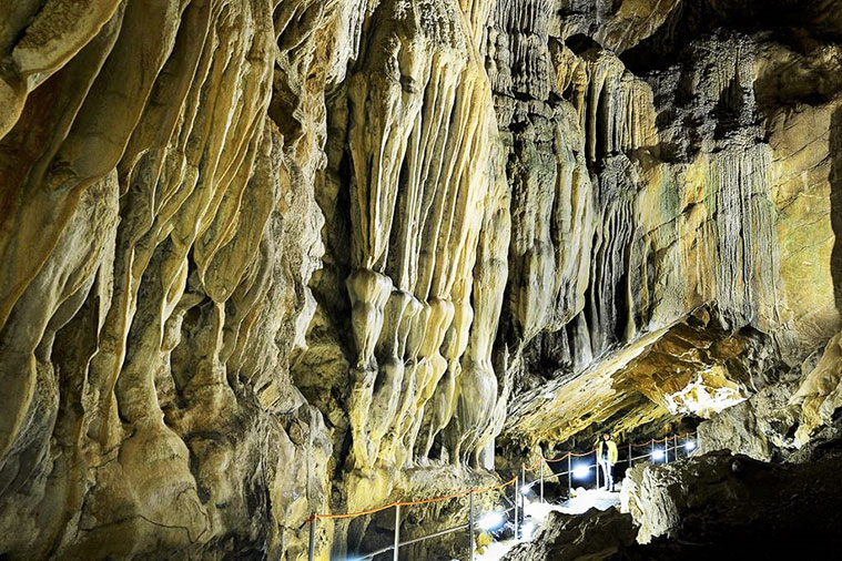 Cueva de las Güixas de Villanúa