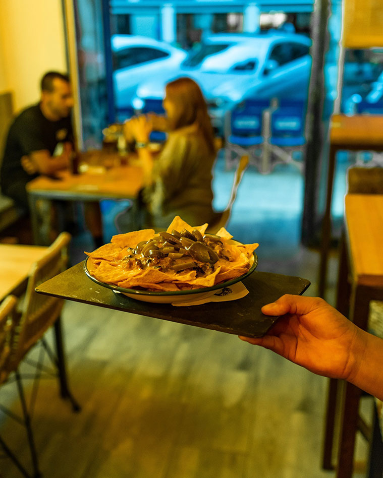 nachos caseros en la salma taquería