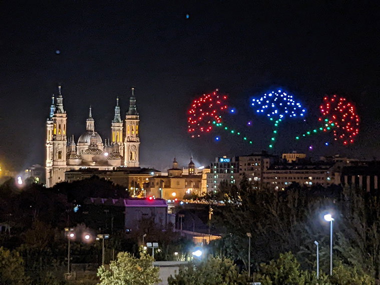 Espectáculo con drones en las Fiestas del Pilar 2022