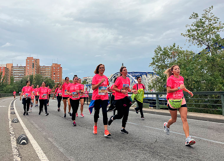 Personas practicando running en la Ribera del Ebro
