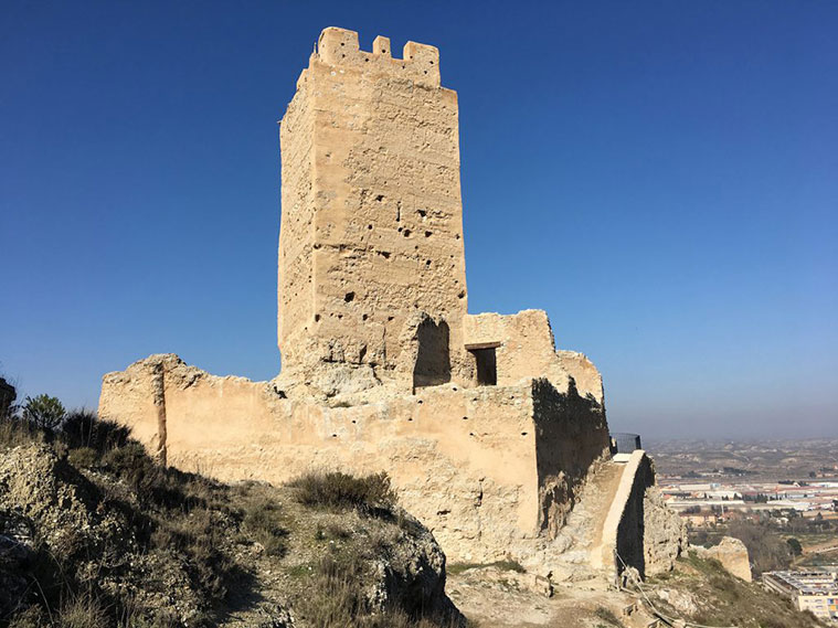 Castillo de Cadrete vista desde la subida