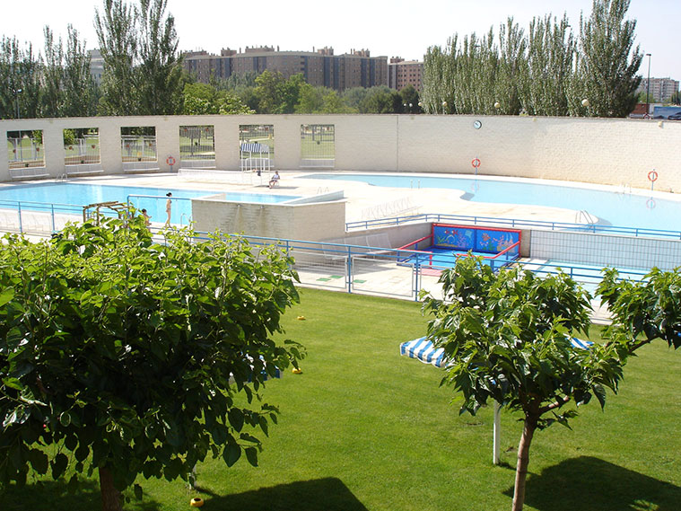 Centro Deportivo Municipal La Jota, Calle Velilla de Ebro, 2, Zaragoza
