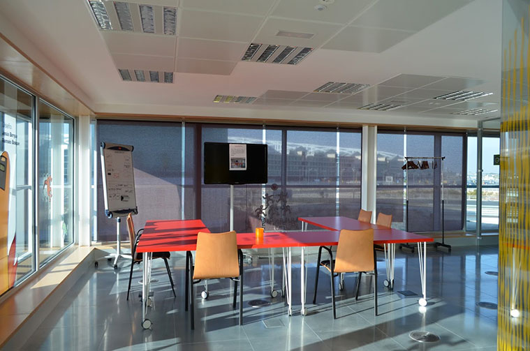 Centro de Incubación Empresarial Milla Digital (CIEM) sala de reuniones