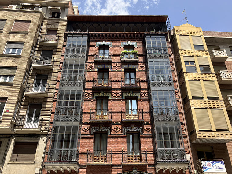Edificio de viviendas del número 97 del Coso de Zaragoza