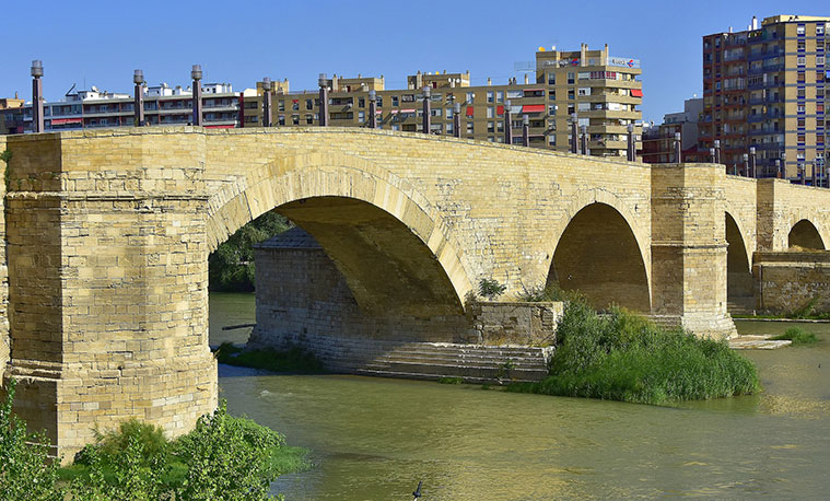 El Ebro y el Puente de Piedra