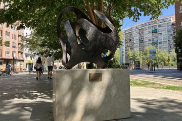 La escultura 'La ola y el monstruo' Zaragoza