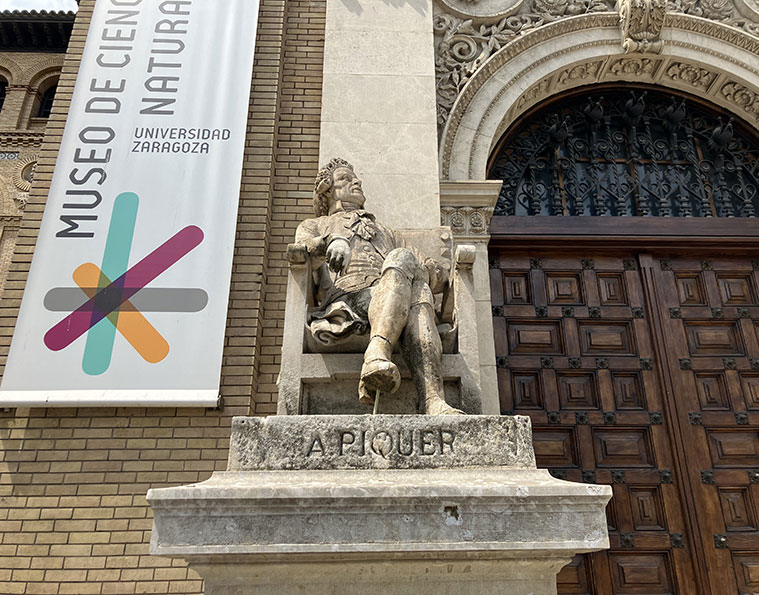 Escultura de Andrés Piquer en el Paraninfo de la Universidad de Zaragoza