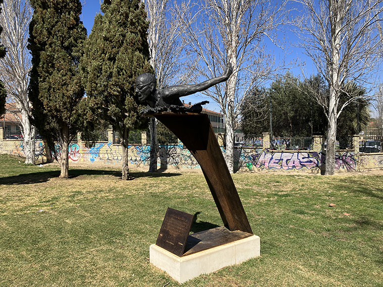 Escultura de Teresa Perales Parque de Teresa Perales de Zaragoza
