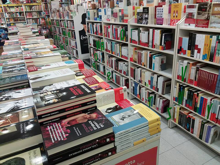 Interior de la Librería París en Fernando el Católico, Zaragoza