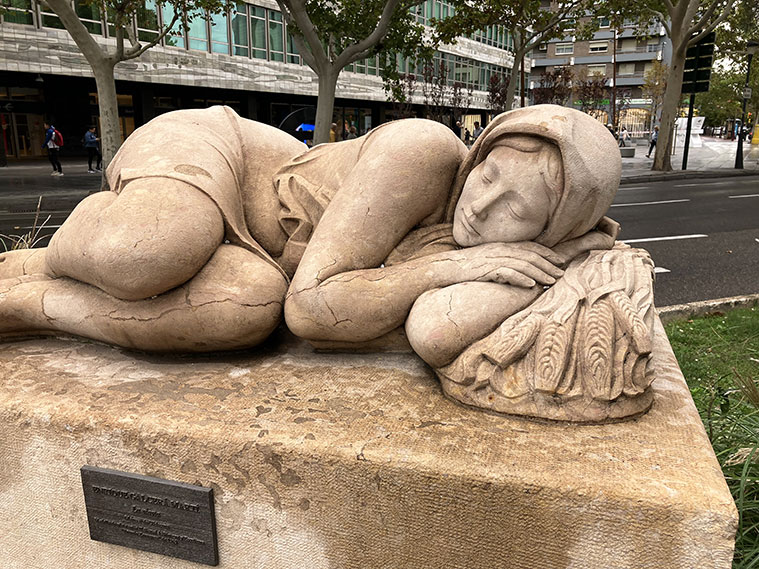 La escultura 'La siesta' de Enrique Galcerá