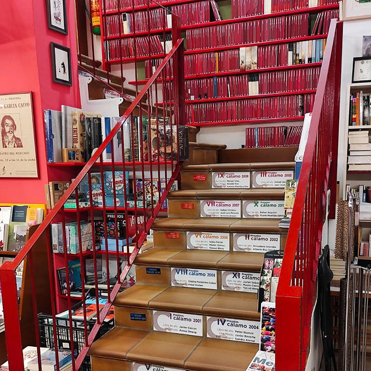 Librería Cálamo en Zaragoza escaleras
