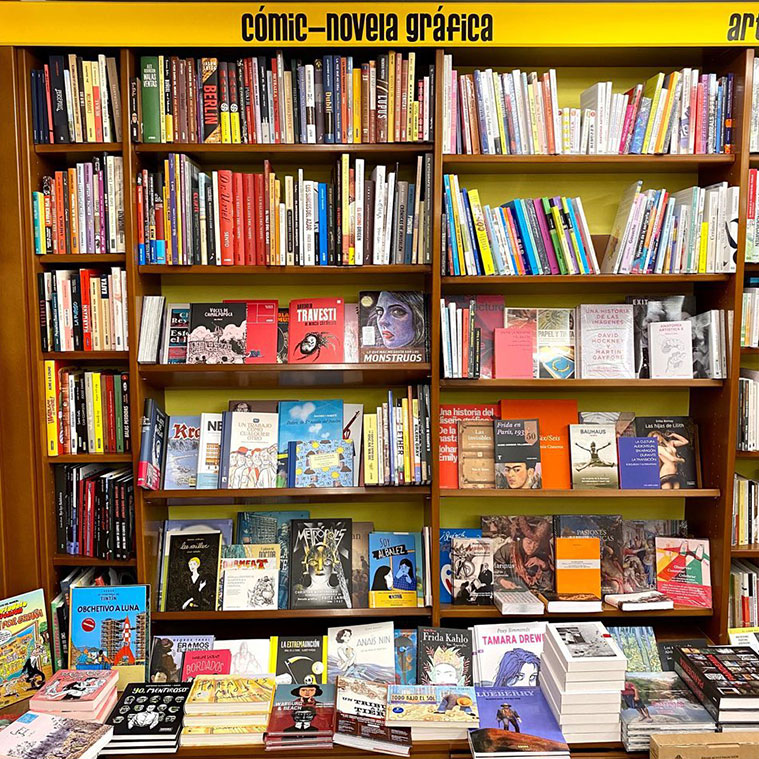 Librería Cálamo en Zaragoza libros estanterias