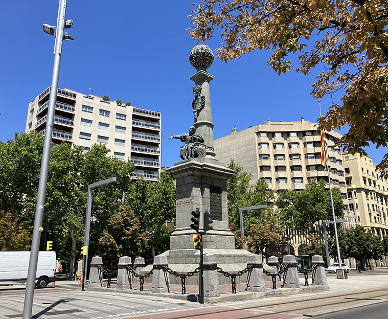 Monumento al Justicia de Aragón en Plaza Aragón de Zaragoza