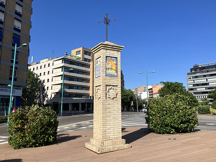 Peirón conmemorativo del Bicentenario de la Liberación de Zaragoza