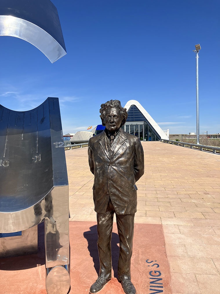 Vista del Memorial que recuerda el centenario de la visita de Albert Einstein a Zaragoza