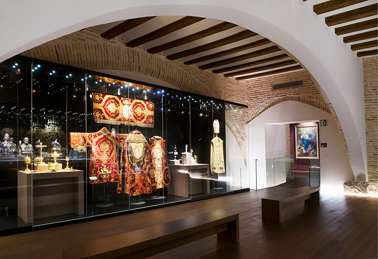 La sala XI de Alma Mater Museum nos deja ver la estructura de un arco fajón que soporta el peso de una da las partes más antiguas del Palacio Arzobispal de Zaragoza