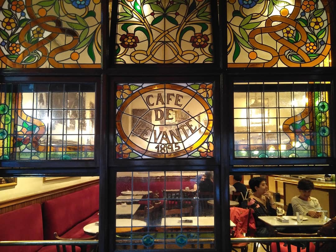 cafe de levante vidriera modernista