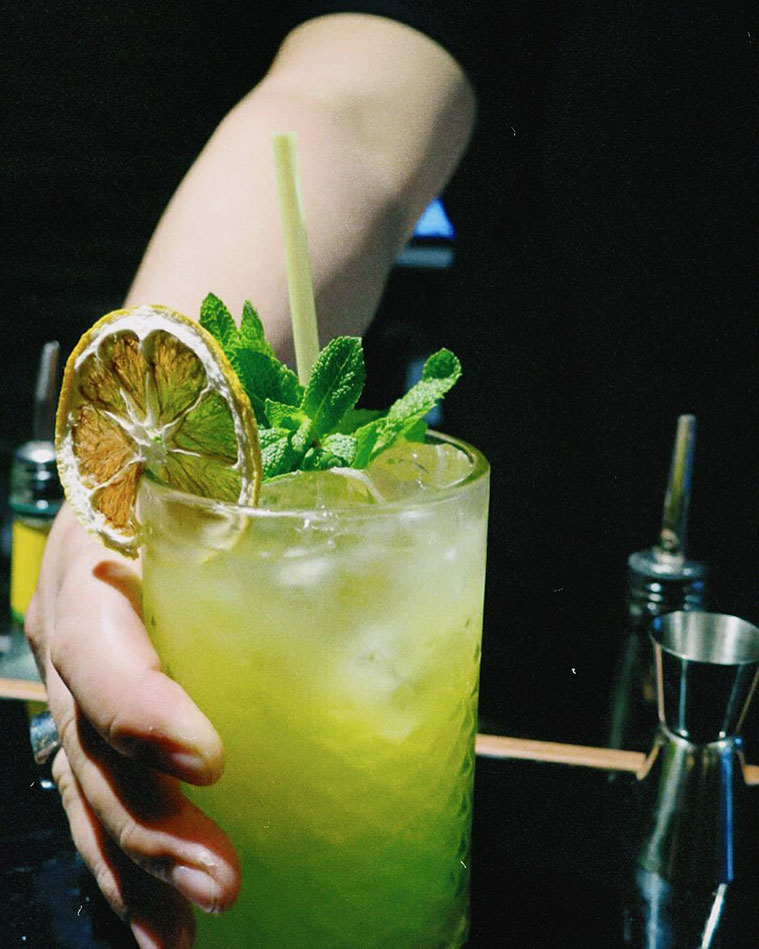 cocktail fresquito en el cafe odeon