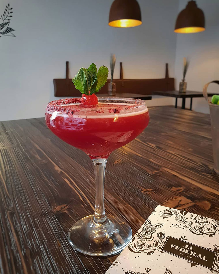 coctel de margarita en el Federal cocktail bar