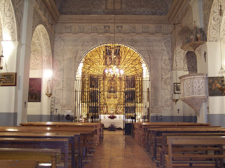 interior iglesia en cariñena