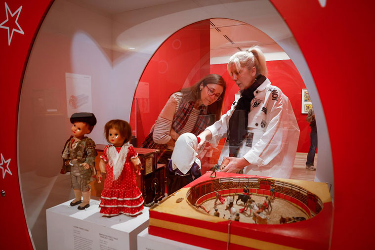 Exposición 'Jugar y soñar. Historia del juguete español (1870-1970)' en el Patio de la Infanta