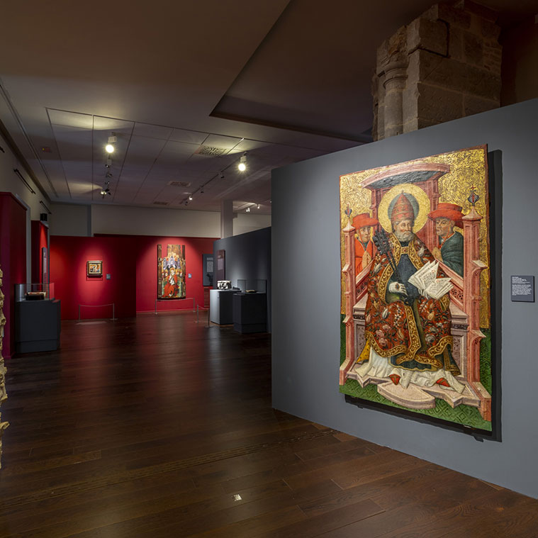 Conoce la historia del Papa Luna en la muestra 'Saber, diplomacia y poder en la Europa Medieval' en el Alma Mater Museum