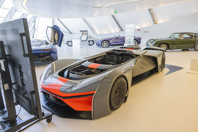 Los visitantes del Mobility City podrán pilotar el Team Fordzilla P1, el primer coche de carreras virtuales a escala real