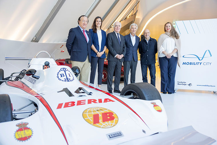 Emilio de Villota visito Mobility Museum y narro la historia del F1 que pilotó hace 47 años 