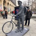 Mauricio Aznar vuelve a pasear con su bici por Zaragoza