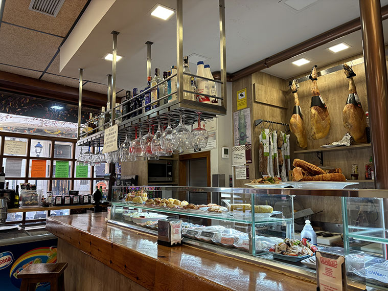 Barra del Bar del Restaurante El Tablón Zaragoza