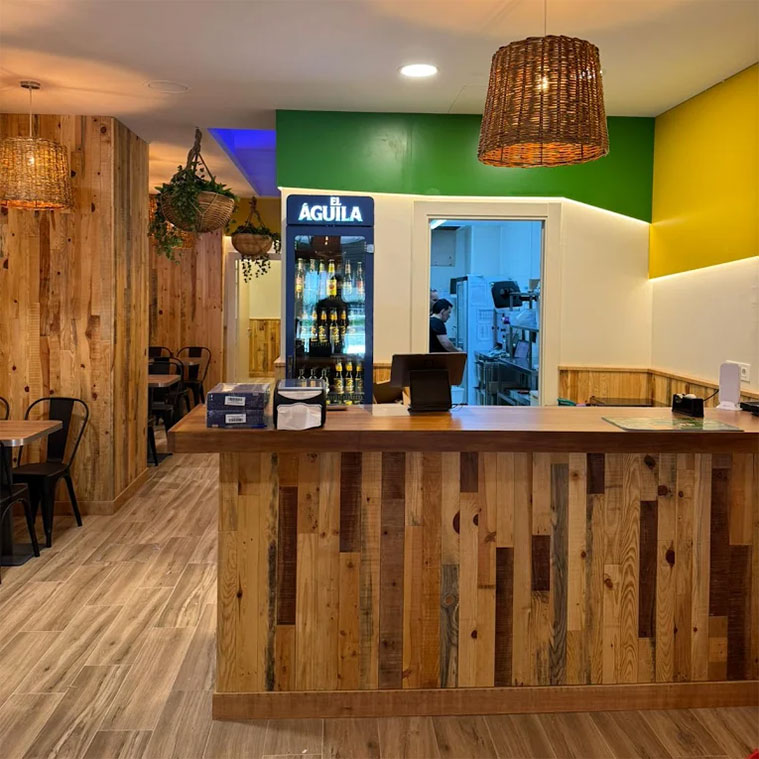 Bunga Burger en el Paseo Fernando el Católico