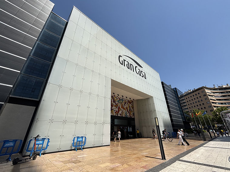 Entrada del Centro Comercial GranCasa en Zaragoza