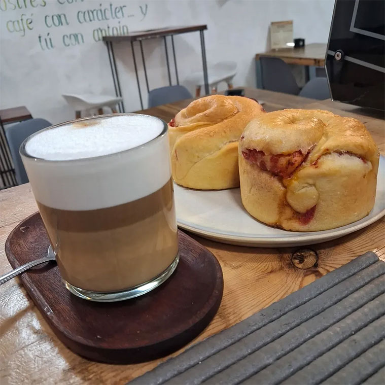 Dulce Tentación Cafetería, Calle Escoriaza y Fabro 22, Local 2, Zaragoza
