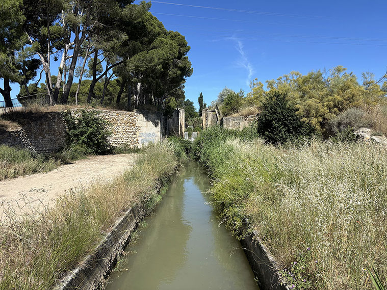 El Canal Imperial a su paso por las esclusas de Valdegurriana