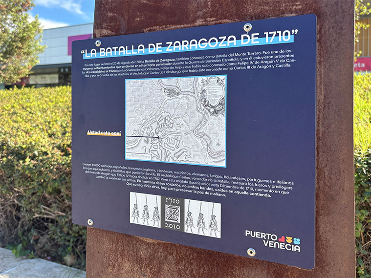 El monumento en Puerto Venecia marca el punto exacto donde se encontraban las líneas del bando austracista durante la Batalla de Zaragoza de 1710