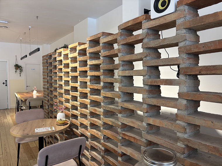 Jota Café interior