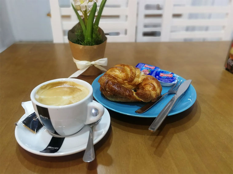 Desayuno en La Taberna del Bosque