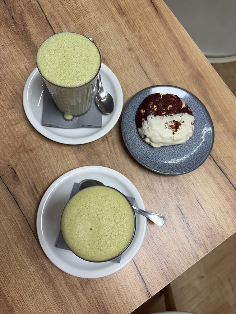 Pastelería Los Mayses en Zaragoza te matcha y galleta cookie