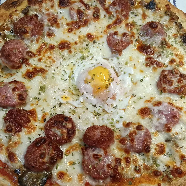 Pizzería La Góndola, Calle Santa Isabel, 8, junto a Alfonso I y la plaza de San Cayetano, Zaragoza