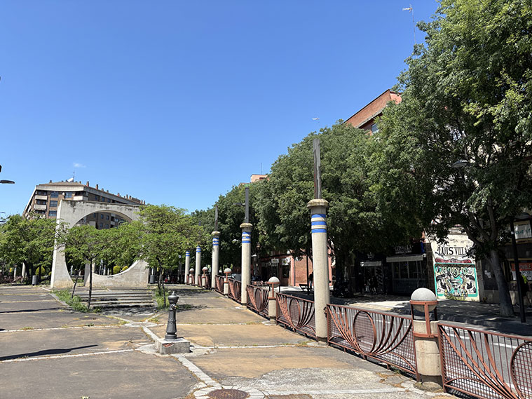 Plazoleta dedicada a la Puerta de Sancho en el barrio de la Almozara