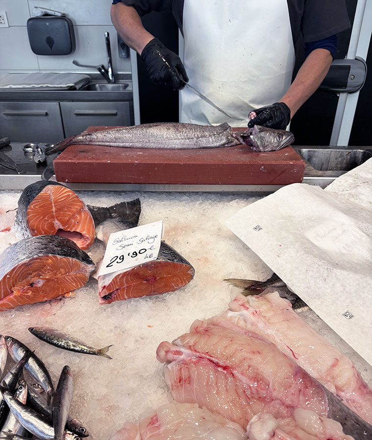 Puesto de pescado en el Mercado Central de Zaragoza